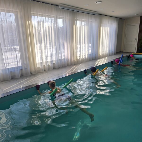 Nodarbības Upline spa baseinā