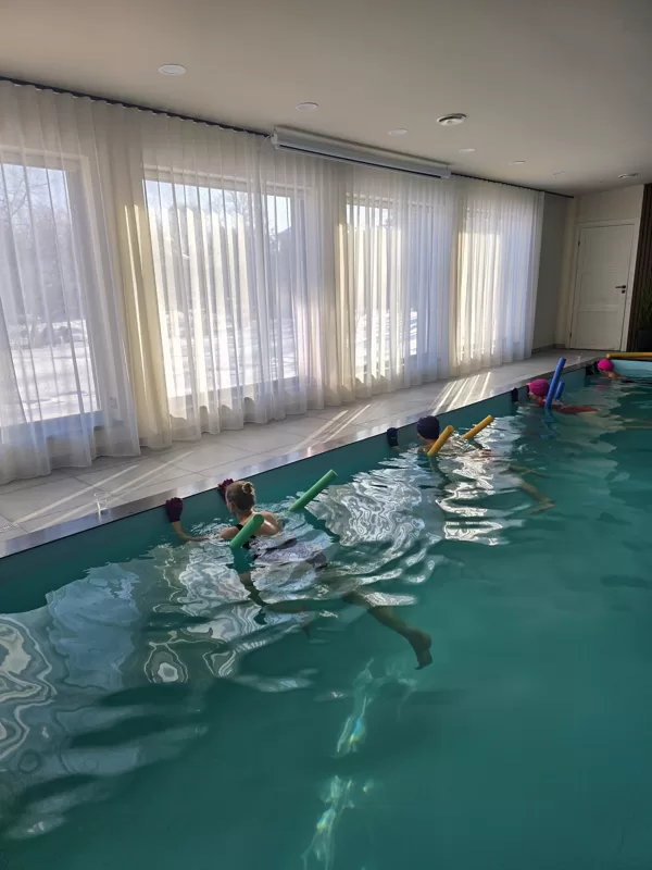 Nodarbības Upline spa baseinā